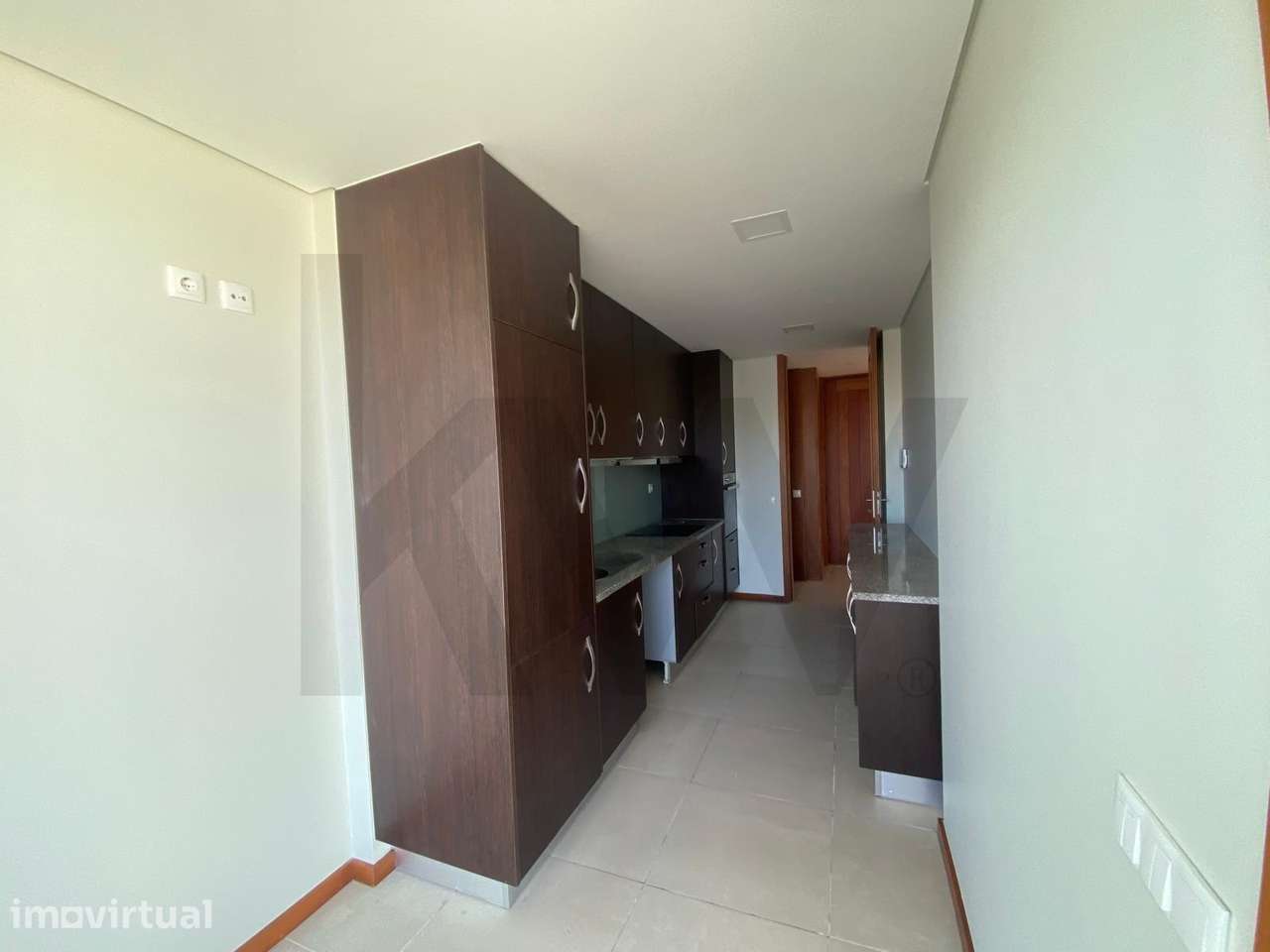 Moradia T4 para arrendamento com garagem e varanda - Grande imagem: 3/29