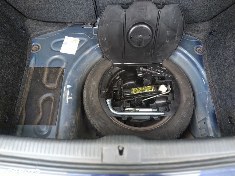 Volkswagen Polo 1.4 16V Comfortline - 21
