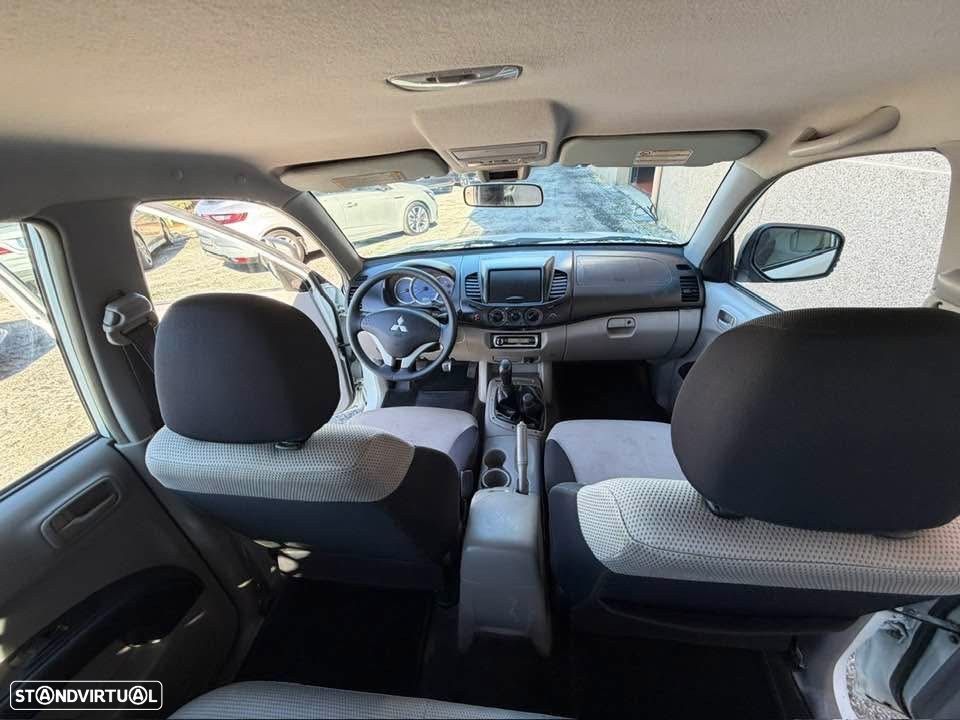 Mitsubishi L200 2.5 DI-D CD Invite 4WD - 8
