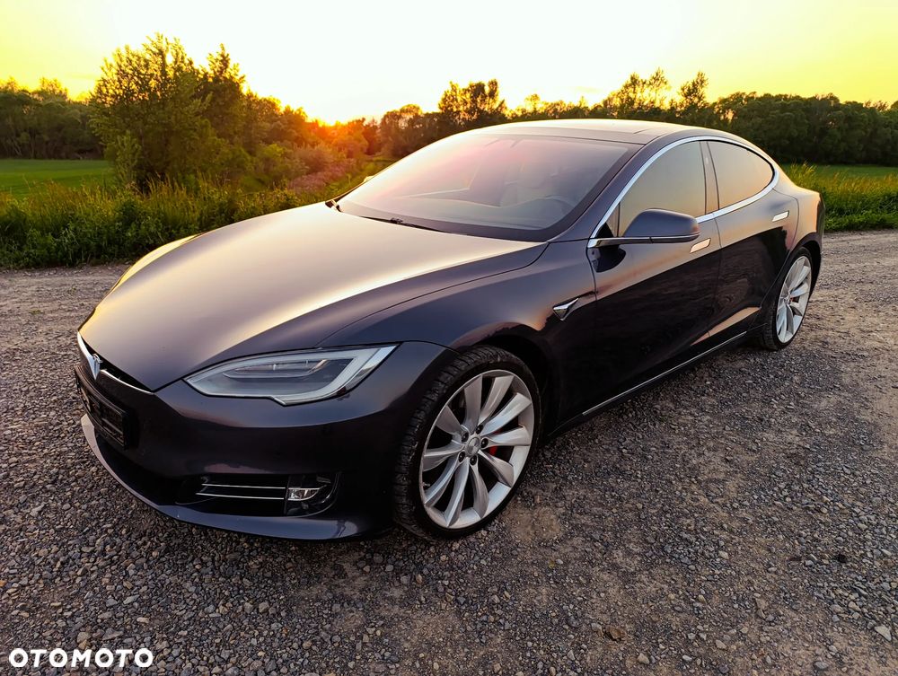 Tesla Model S - 12