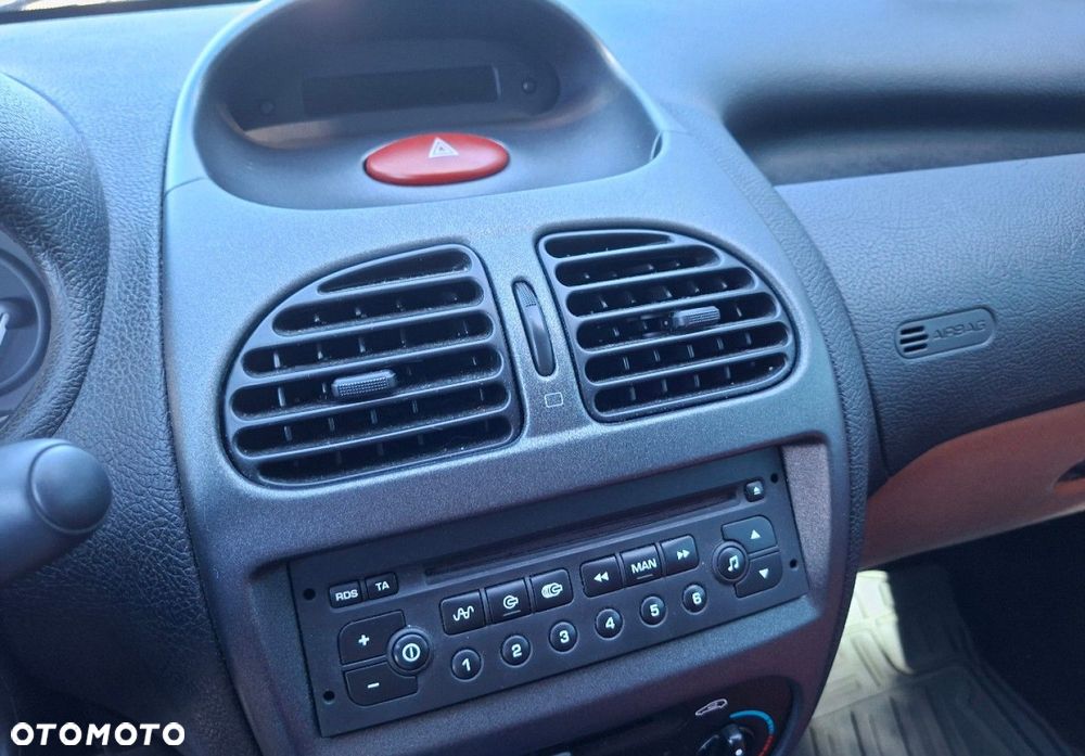 Peugeot 206 - 16