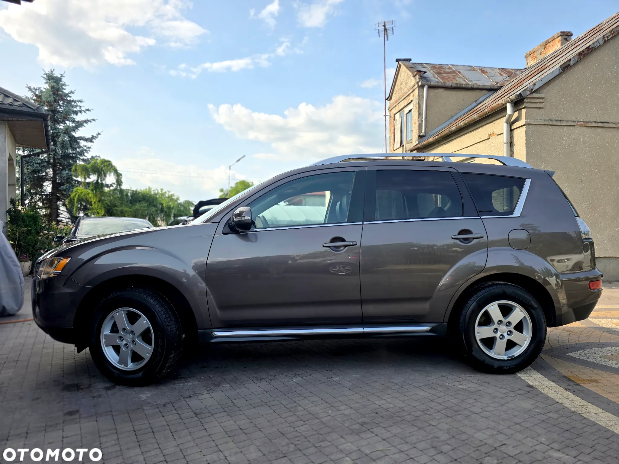 Mitsubishi Outlander - 4
