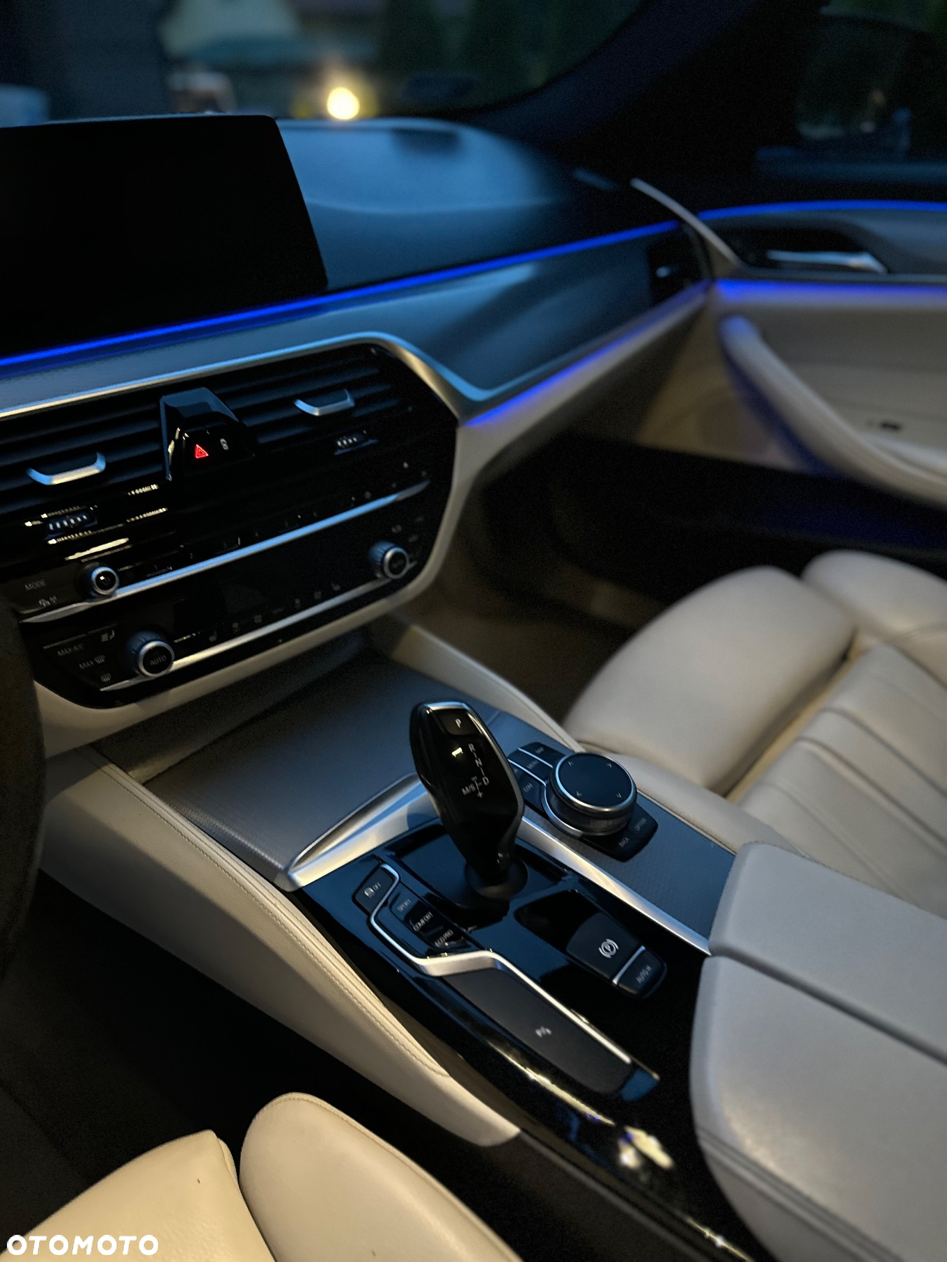 BMW Seria 5 520d xDrive - 14
