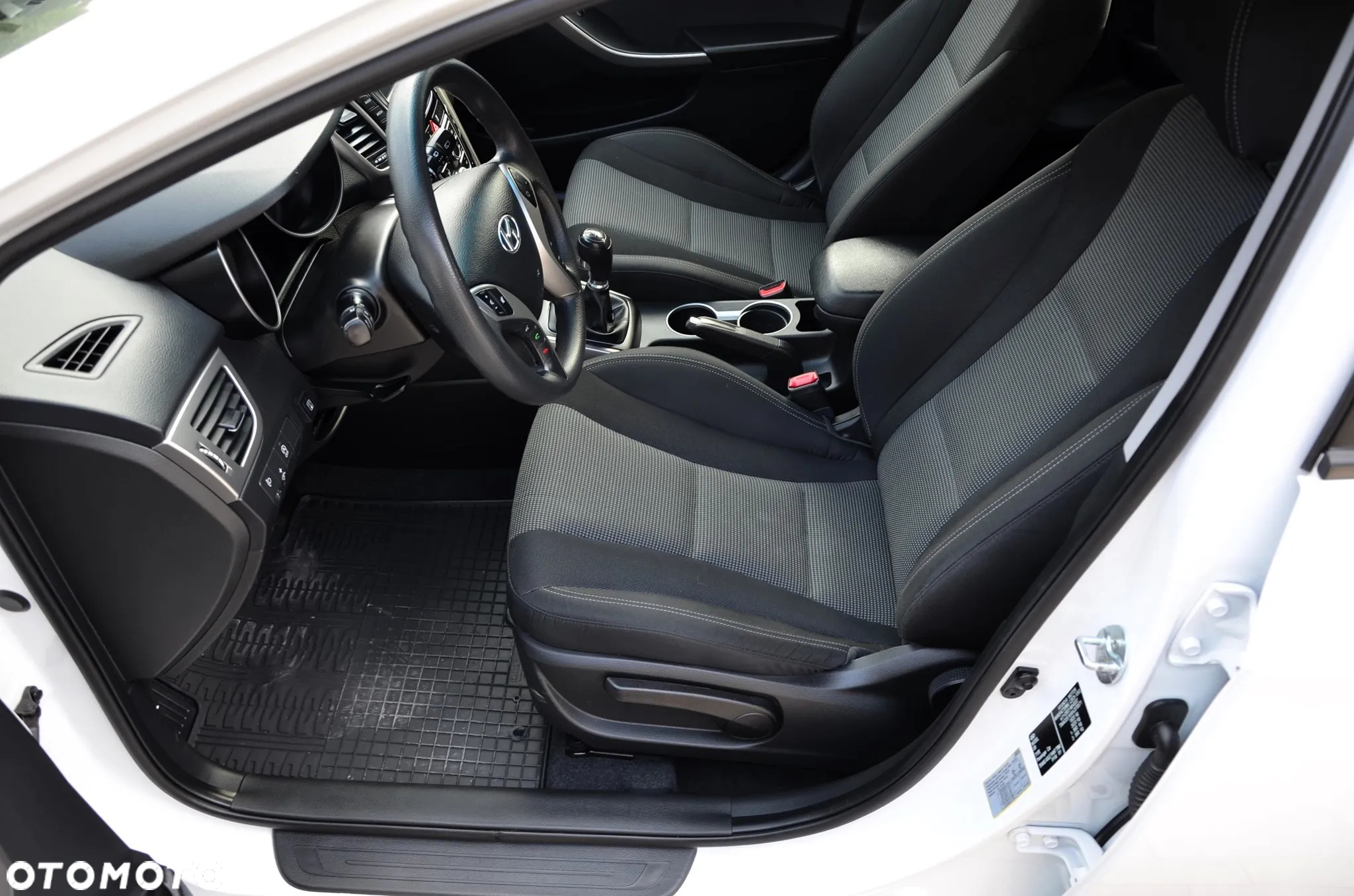 Hyundai i30 1.4 BlueDrive Classic + - 12