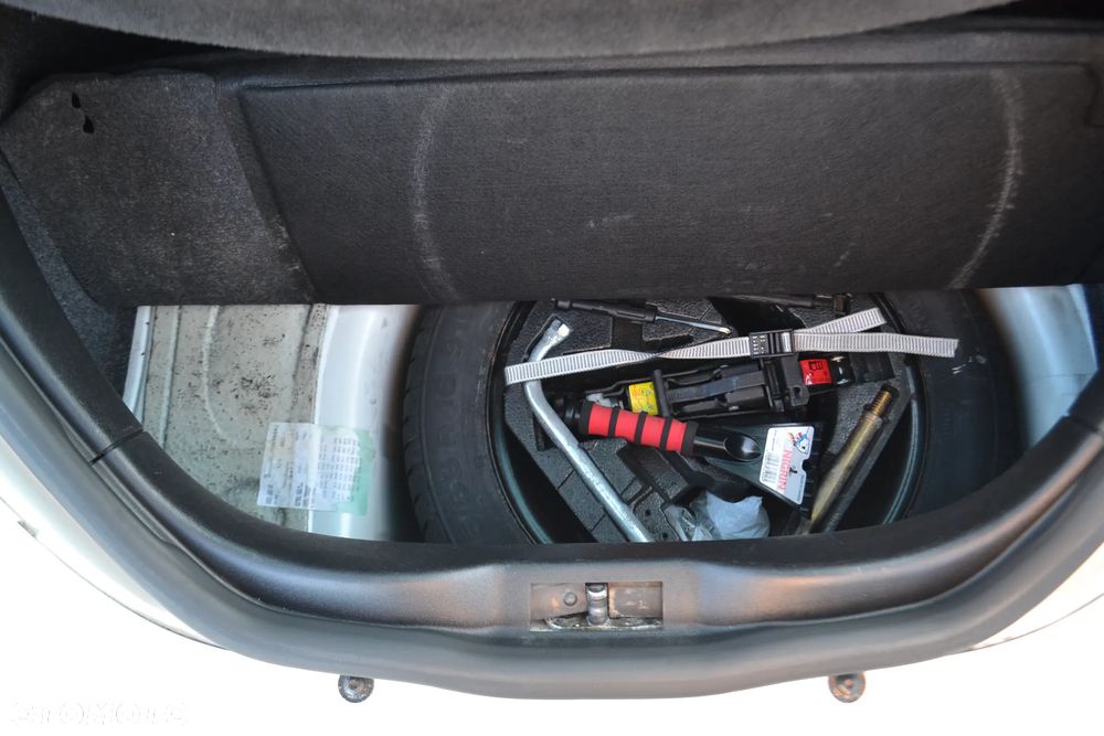 Volkswagen New Beetle 1.8 5V Automatik United - 24