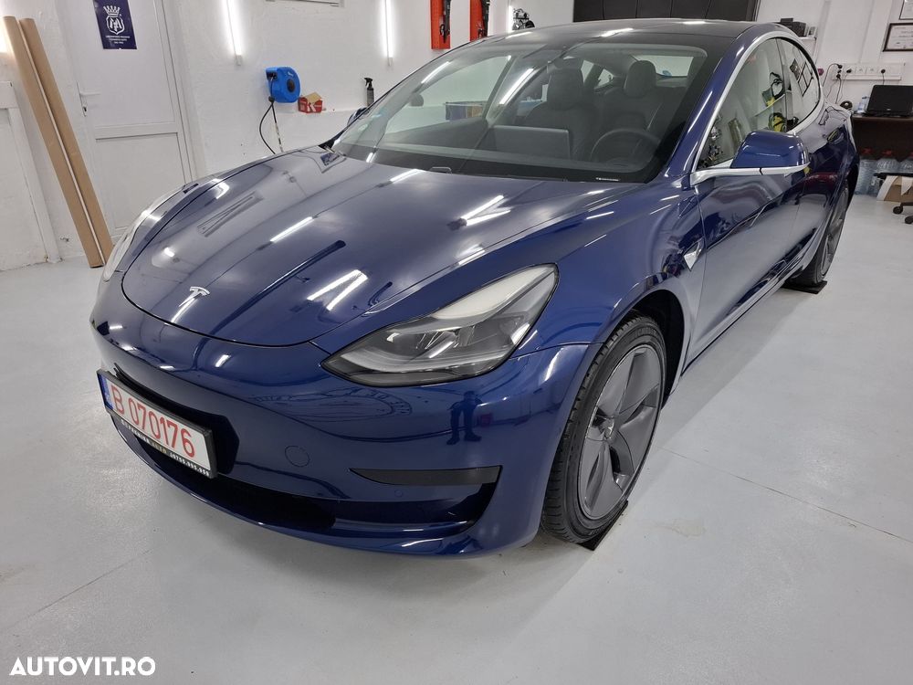 Tesla Model 3 - 1