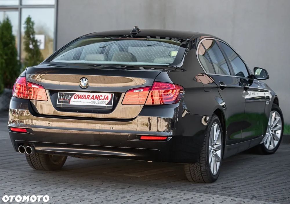 BMW Seria 5 525d Sport-Aut Luxury Line - 4