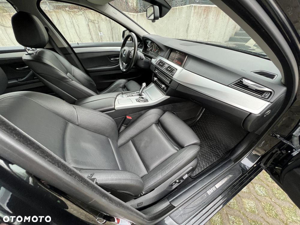 BMW Seria 5 525d xDrive Sport-Aut - 10