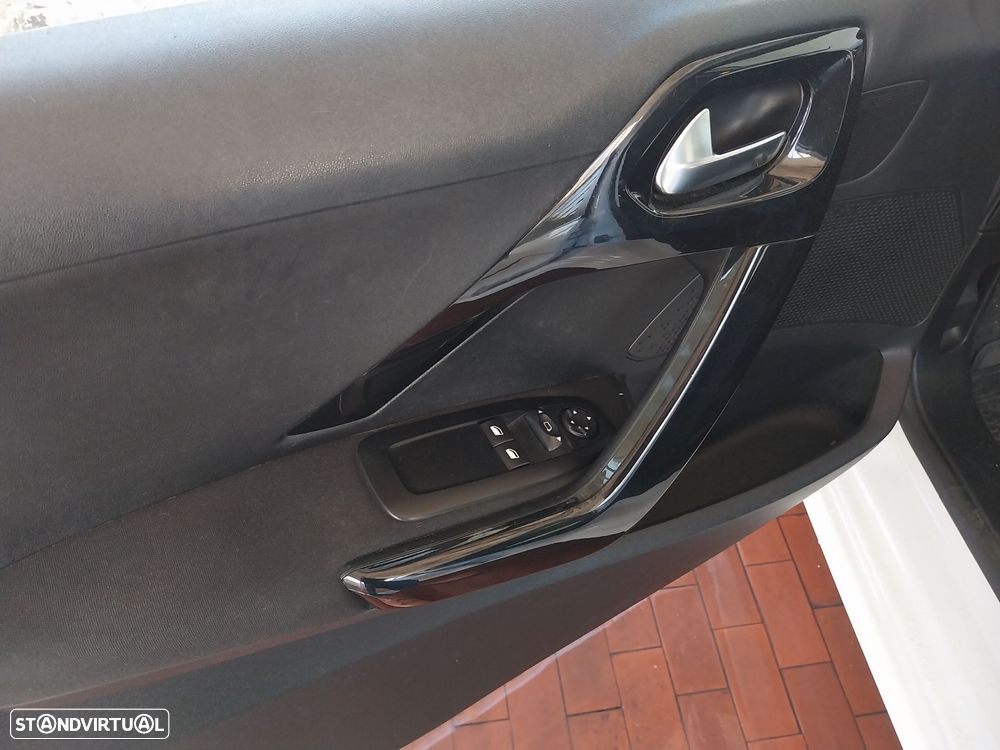 Peugeot 208 1.2 VTi Access - 10