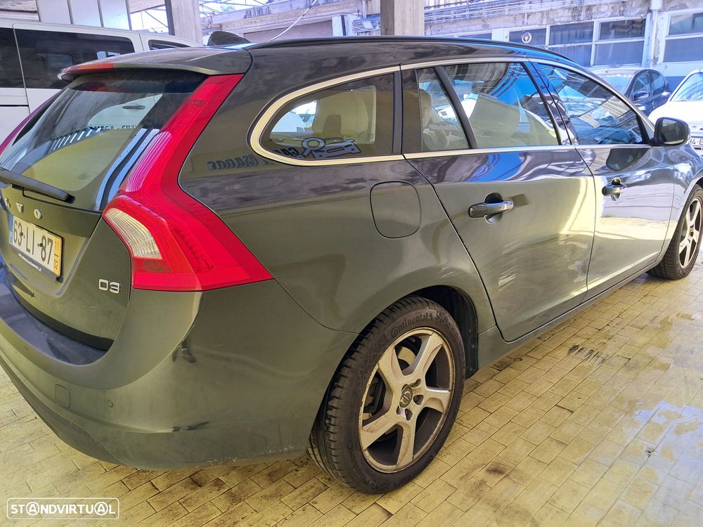 Volvo V60 2.0 D3 Momentum - 18