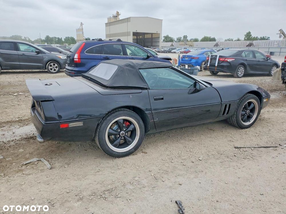 Chevrolet Corvette - 4