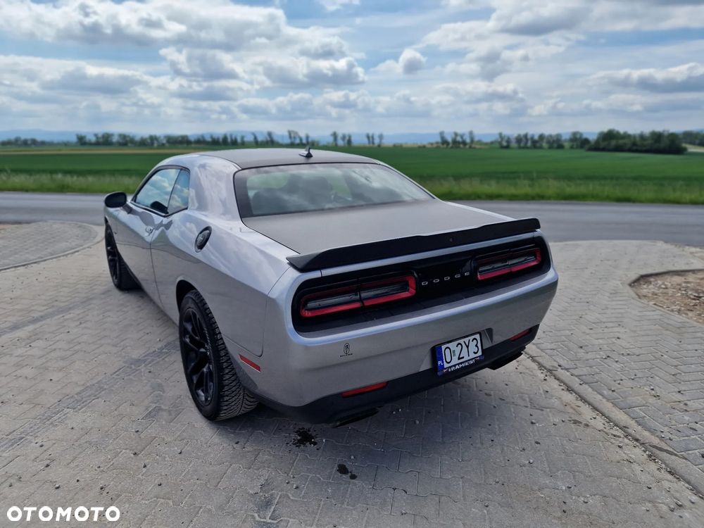 Dodge Challenger - 13