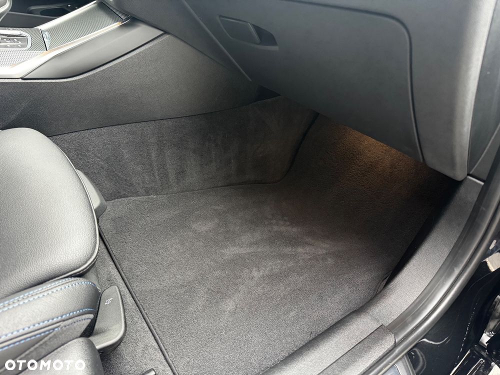 BMW Seria 3 330e xDrive M Sport - 33
