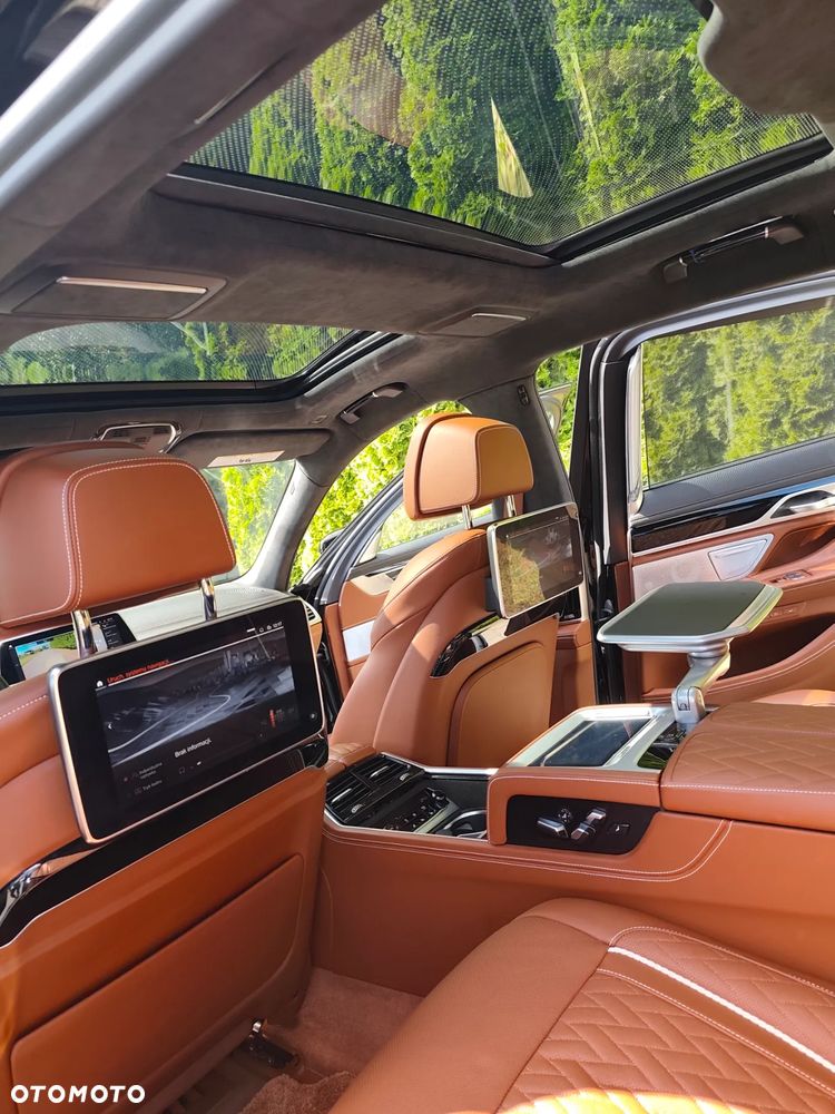 BMW Seria 7 750Li xDrive - 13