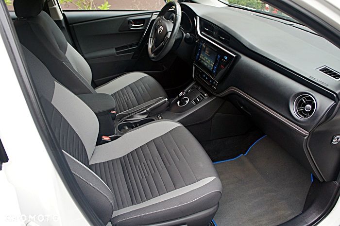 Toyota Auris 1.8 HSD Luna - 21