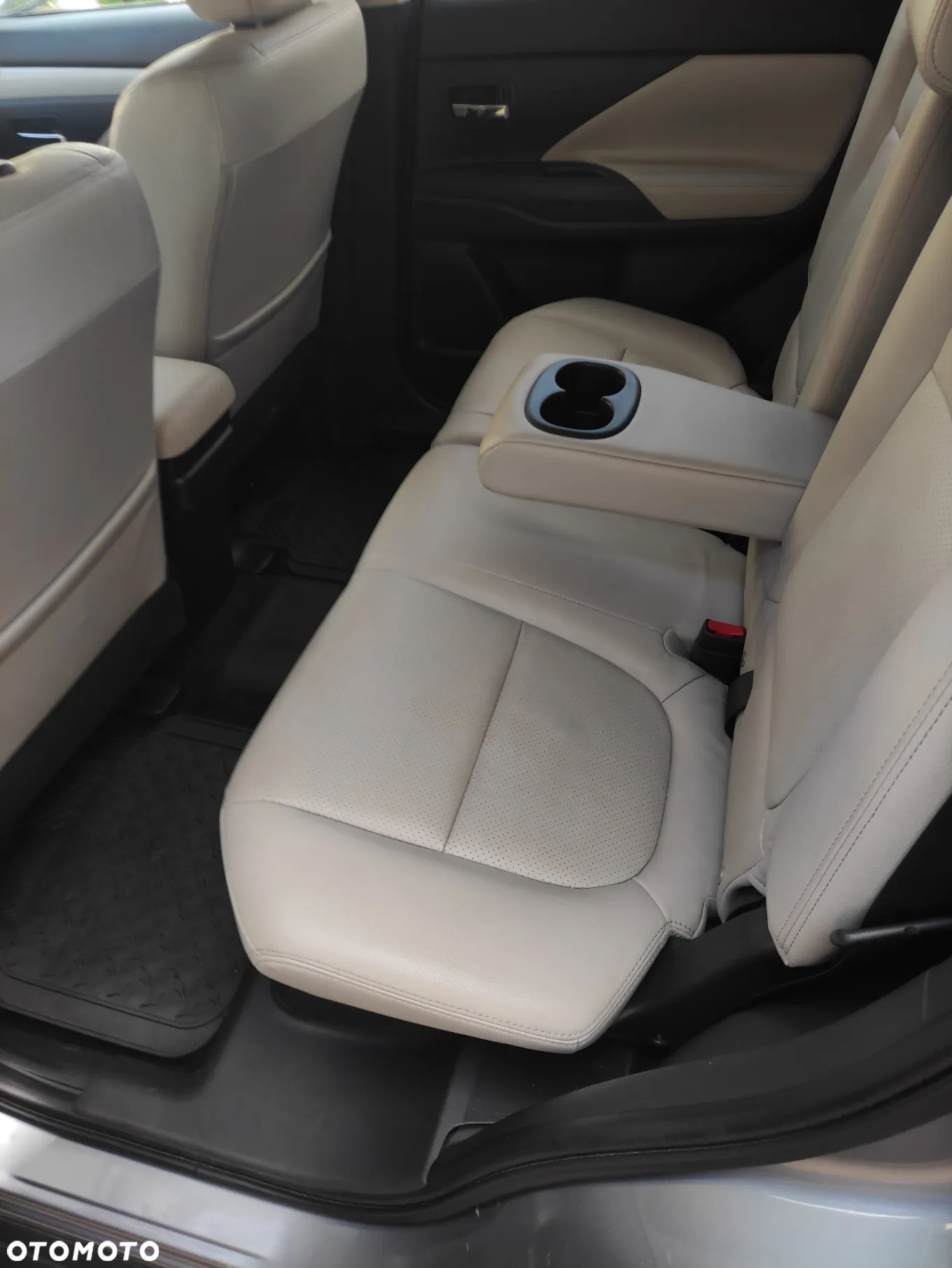 Mitsubishi Outlander 2.0 4WD Plug-In Hybrid Plus - 6