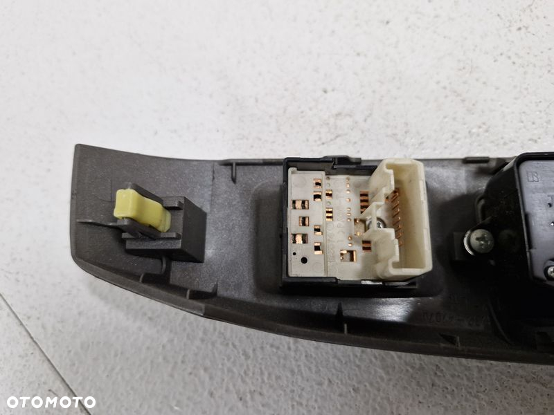 TOYOTA PRIUS 2 II PRZEŁĄCZNIKI SZYB LUSTEREK PRZYCISKI LEWY PRZÓD 84820-47050 - 8