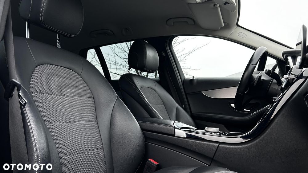 Mercedes-Benz Klasa C 220 d 9G-TRONIC - 23
