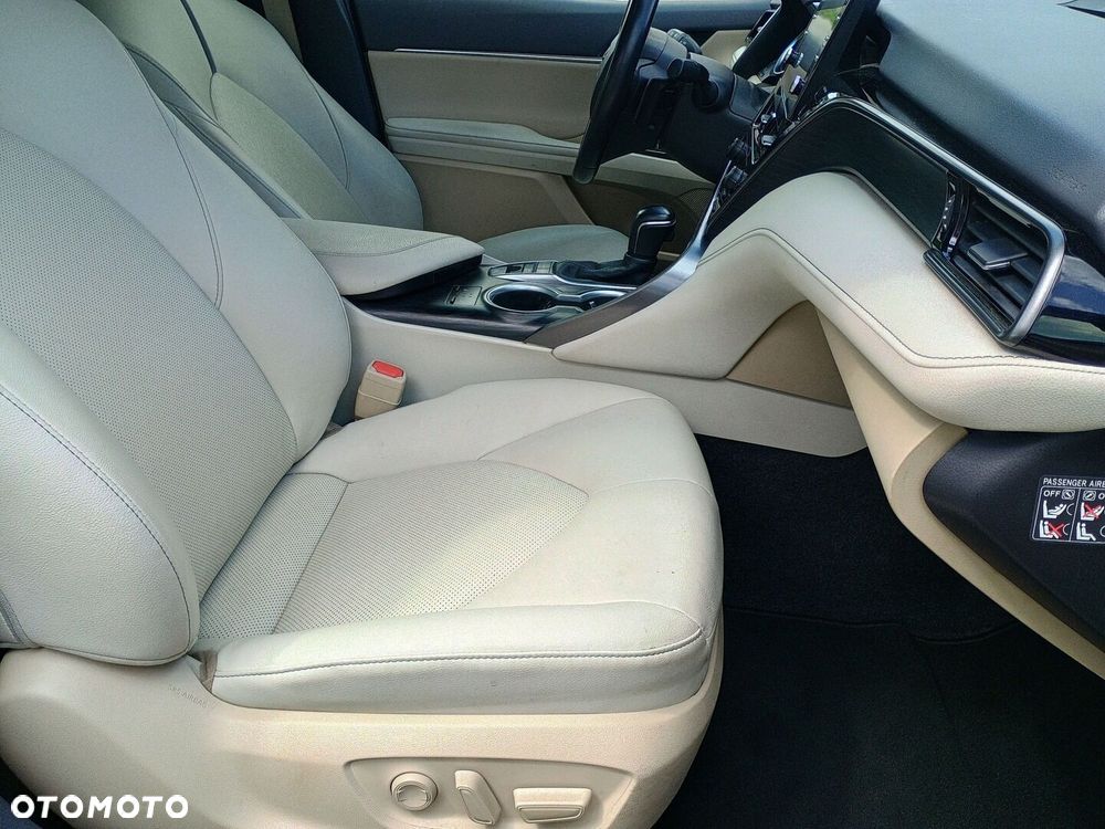 Toyota Camry 2.5 Hybrid Executive CVT - 12