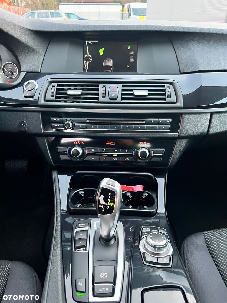 BMW Seria 5 525d - 14