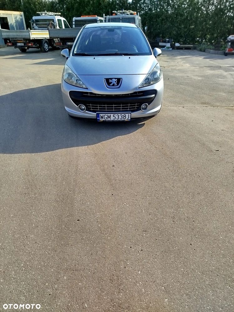 Peugeot 207 - 1