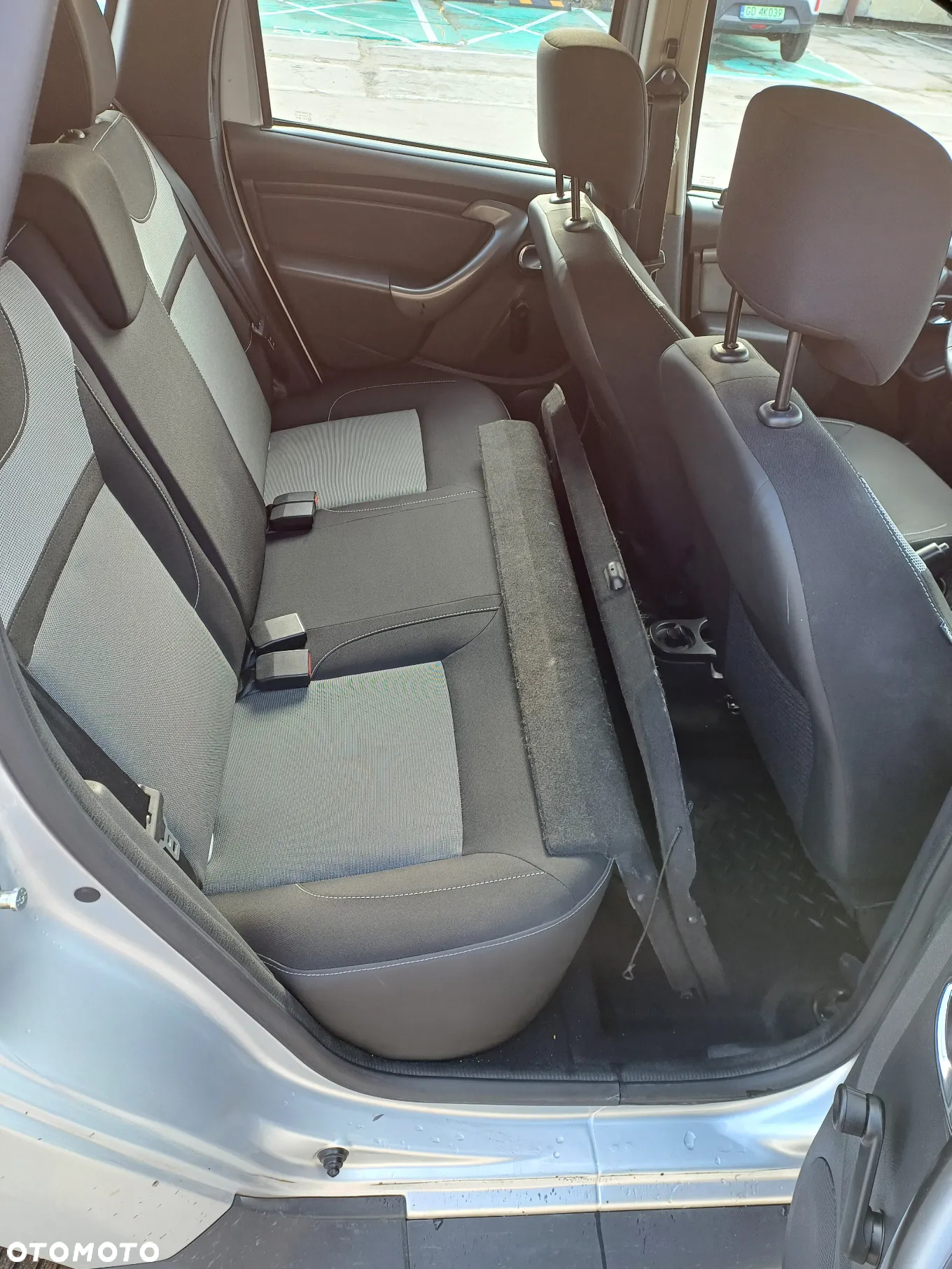 Dacia Duster 1.6 SCe Laureate 4x4 S&S - 13