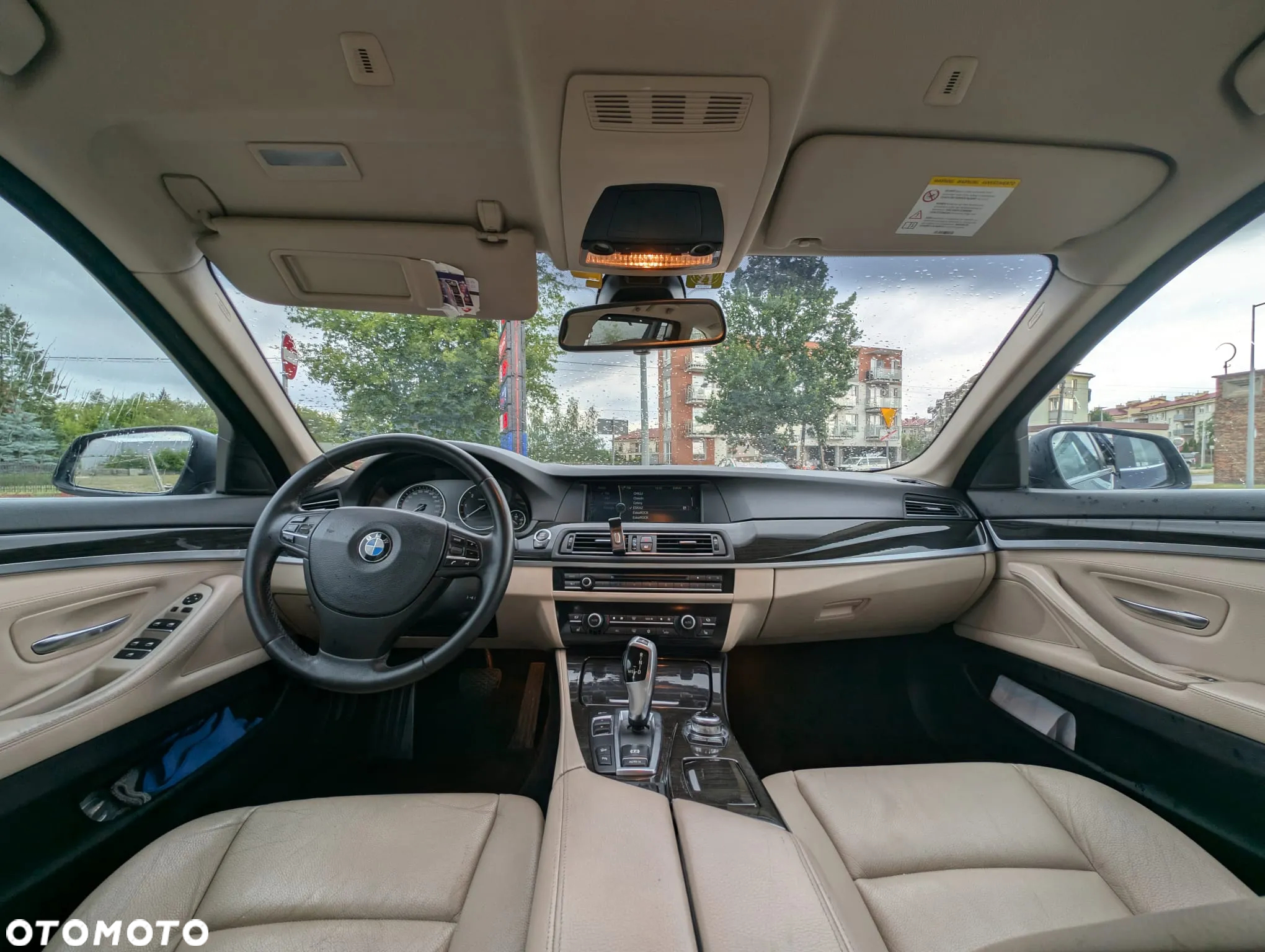 BMW Seria 5 530d xDrive Touring - 10