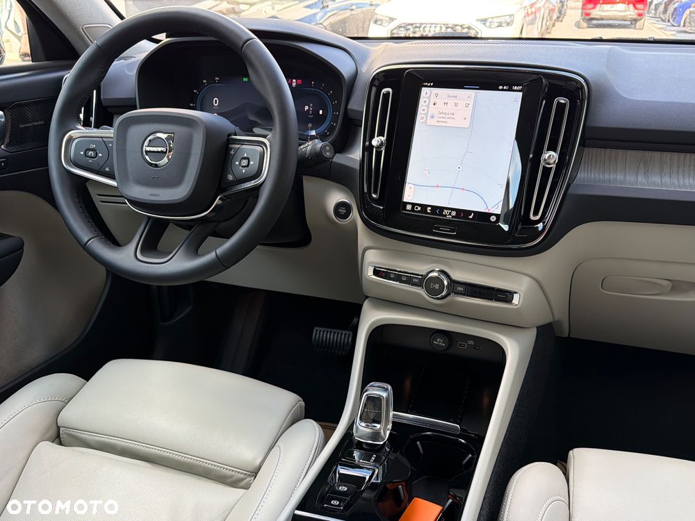 Volvo XC 40 B3 B DKG Ultra Black Edition - 14