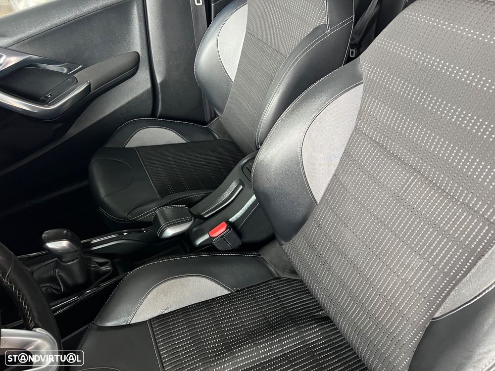 Peugeot 2008 1.2 PureTech Allure - 9