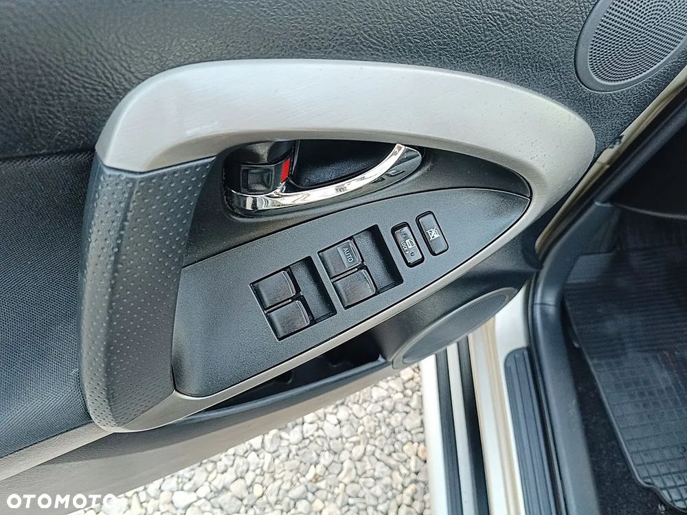 Toyota RAV4 2.2 D-4D Sol - 17