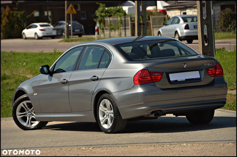 BMW Seria 3 318d - 4