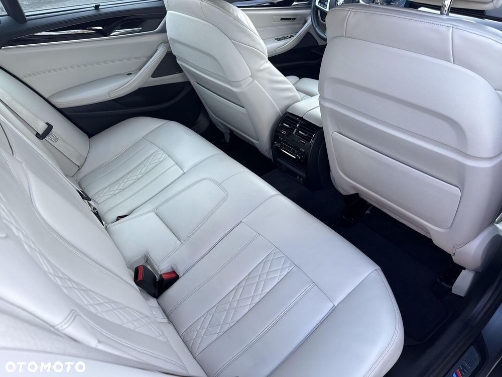 BMW Seria 5 M550i xDrive - 11