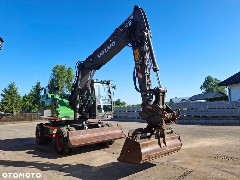 Volvo EW 140D Koparka Kołowa OilQuick Szybkozłącze Podwójne Koła 2015 Rok 2439 MTH Moc: 204 KM Dodatkowa Łyżka Pług Bardzo Dobry Stan Sprowadzona - 24