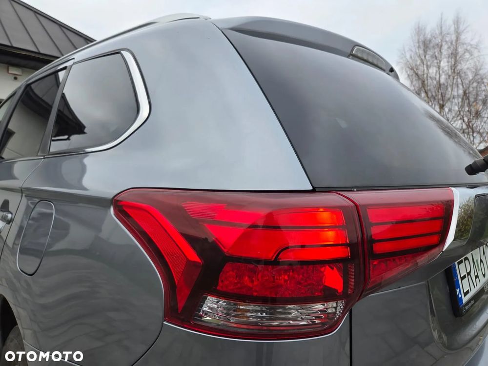 Mitsubishi Outlander 2.0 4WD - 6