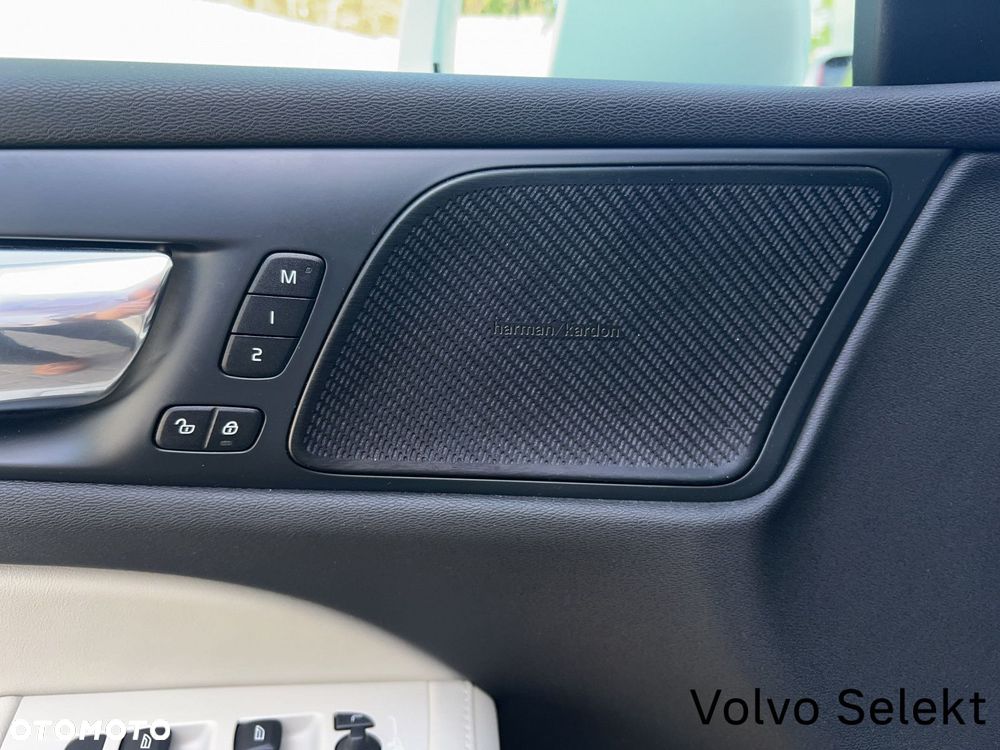 Volvo V60 Cross Country - 24