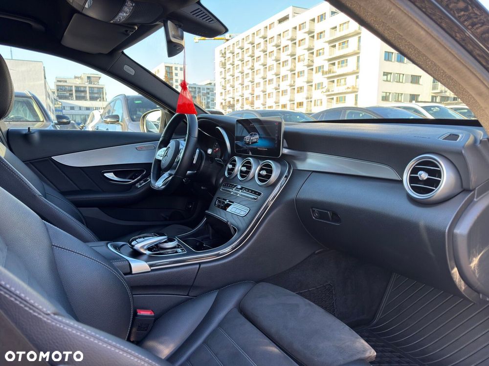 Mercedes-Benz Klasa C 200 4MATIC 9G-TRONIC - 21