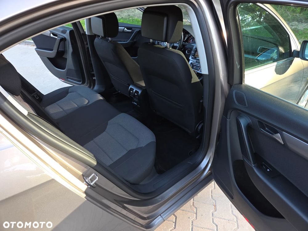 Volkswagen Passat 2.0 TDI DPF Comfortline - 15