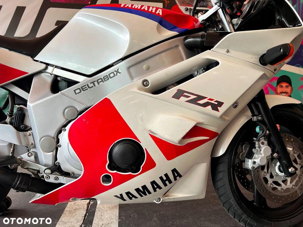 Yamaha FZR - 9