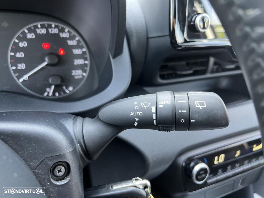 Toyota Yaris 1.5 HDF Comfort Plus - 29
