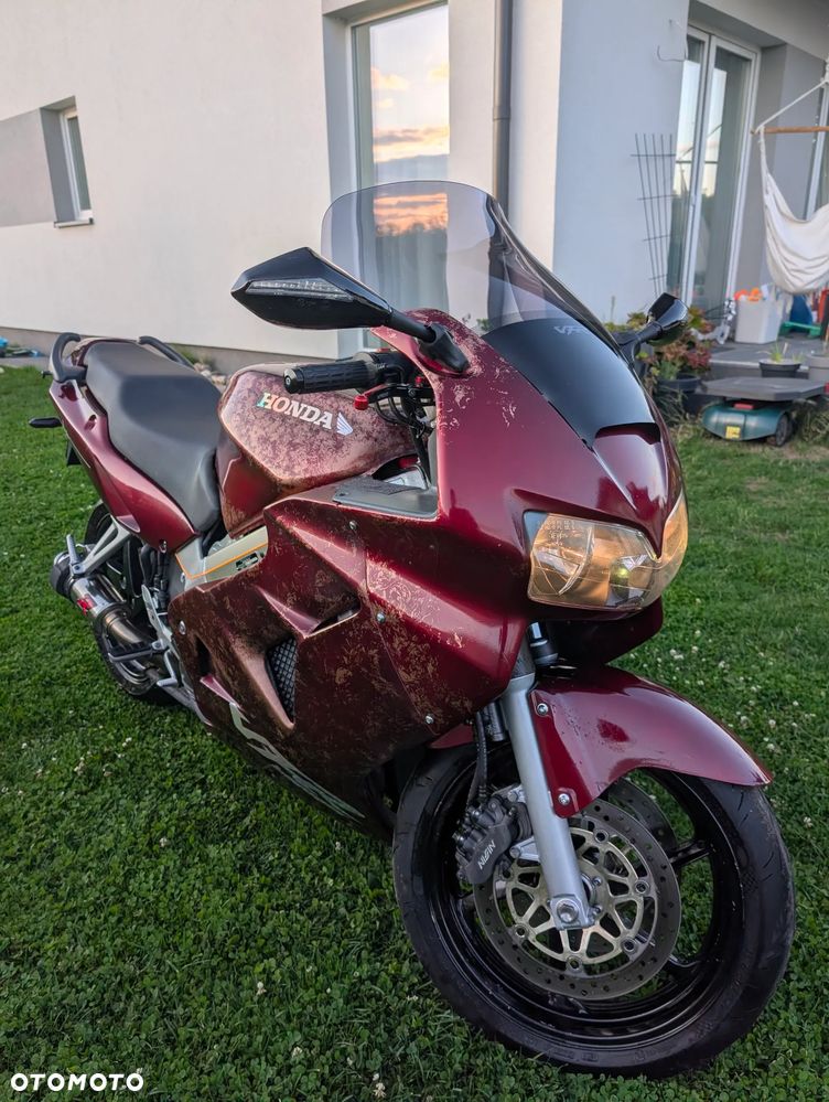 Honda VFR - 8