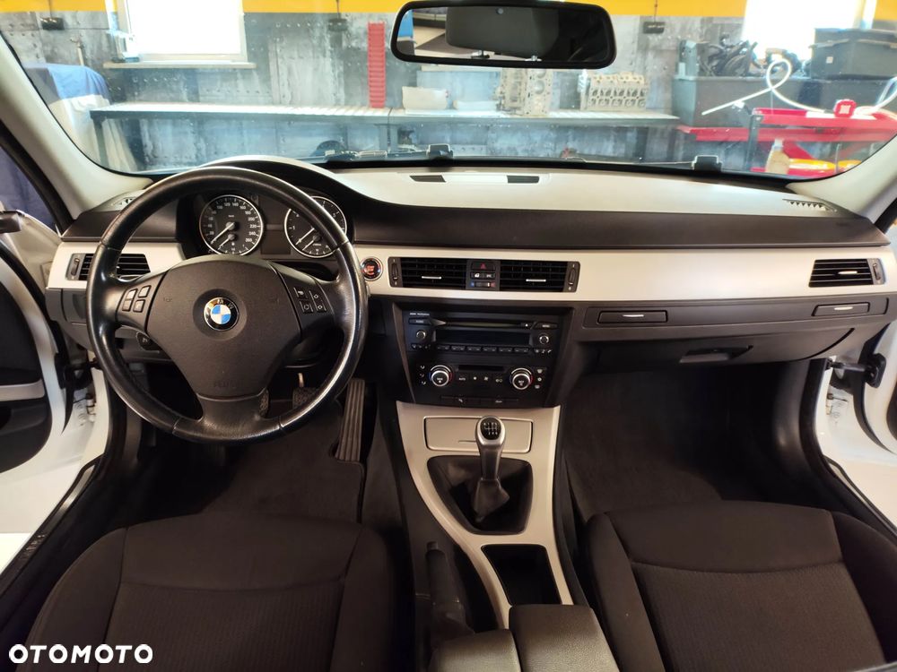 BMW Seria 3 318i - 18