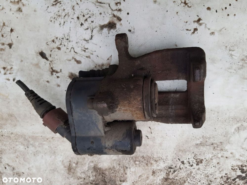 zacisk prawy tył Audi A6 C6 3.0 TDI - 2