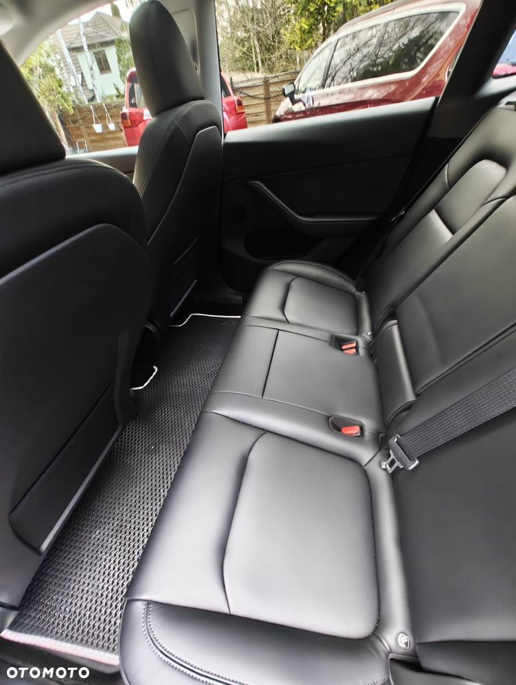 Tesla Y Performance AWD - 11