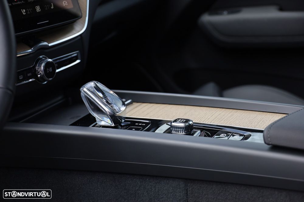 Volvo XC 60 2.0 T6 PHEV Plus Dark AWD - 19