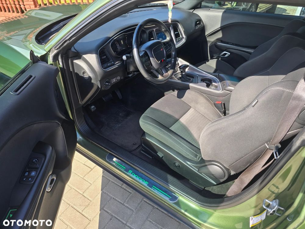 Dodge Challenger - 8