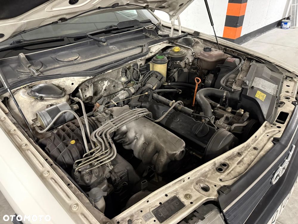 Audi 100 2.2 E - 12