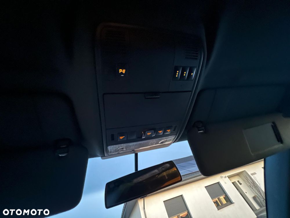 Porsche Cayenne - 30