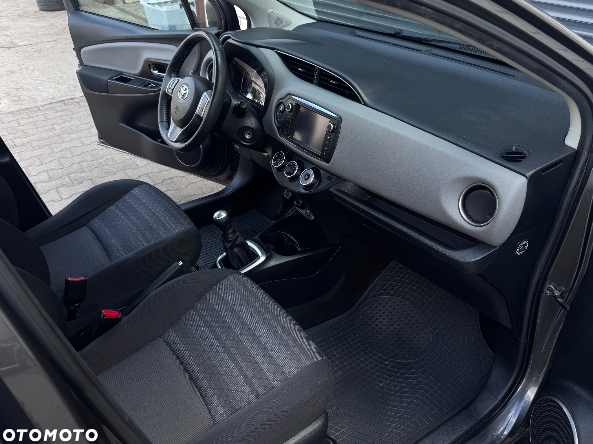 Toyota Yaris 1.0 Premium - 29