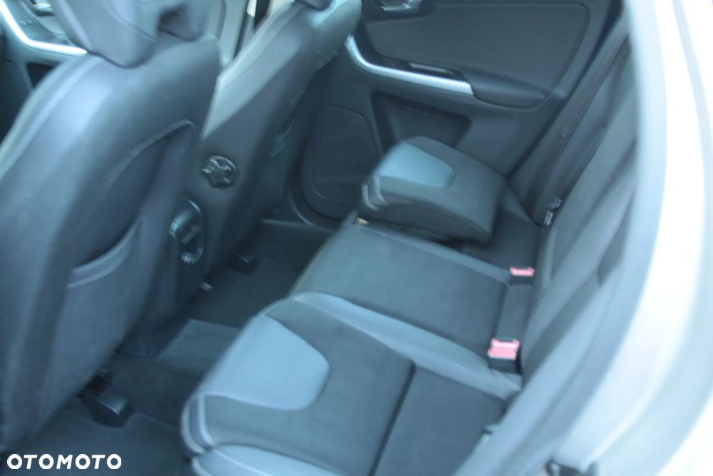 Volvo XC 60 D4 Momentum - 17