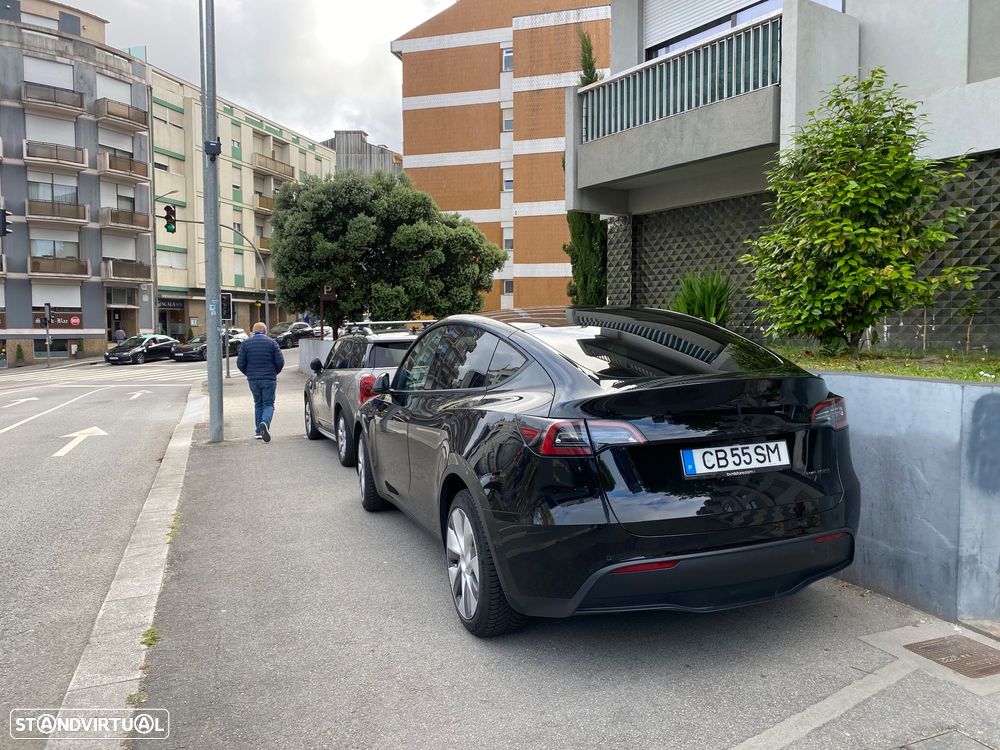 Tesla Model Y Long Range Dual Motor AWD - 9